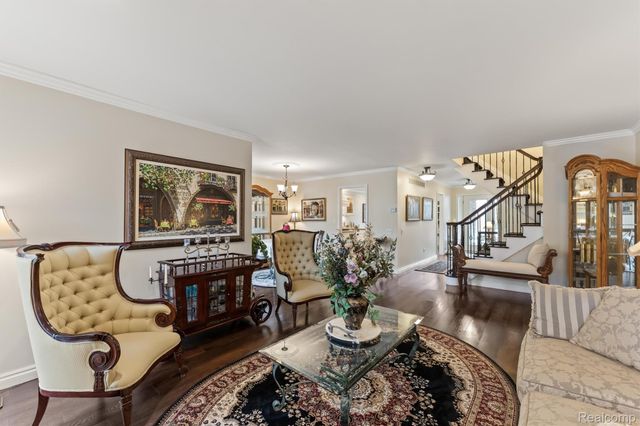 1243 Woodcrest Circle, Bloomfield Hills, MI 48304