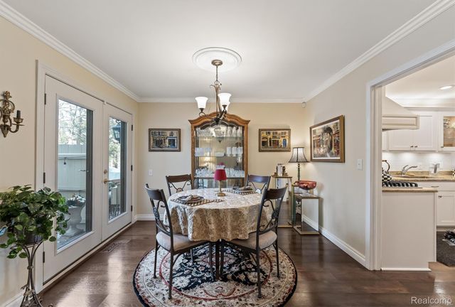 1243 Woodcrest Circle, Bloomfield Hills, MI 48304