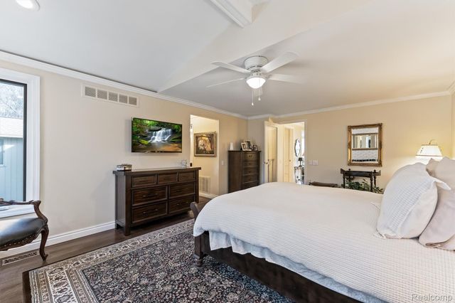 1243 Woodcrest Circle, Bloomfield Hills, MI 48304