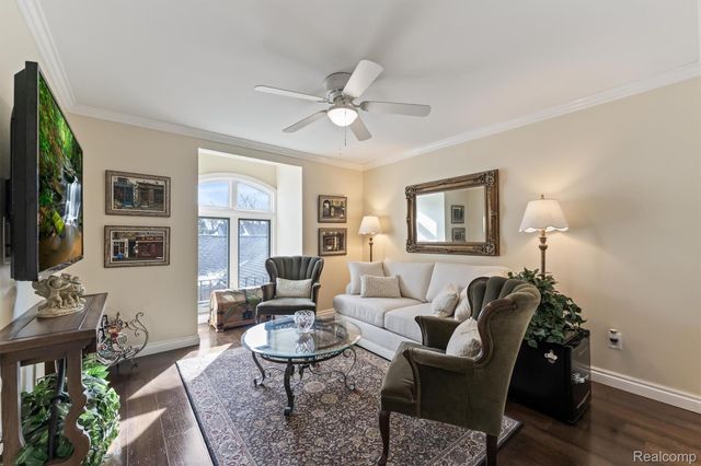 1243 Woodcrest Circle, Bloomfield Hills, MI 48304