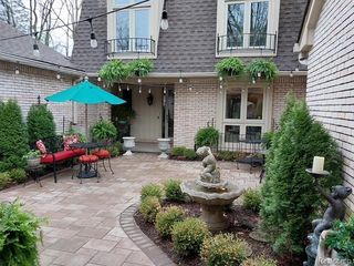 1243 Woodcrest Circle, Bloomfield Hills, MI 48304