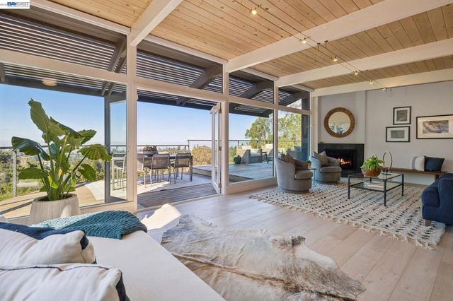 6801 ARMOUR DRIVE, Oakland, CA 94611