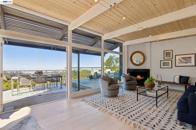 6801 ARMOUR DRIVE, Oakland, CA 94611