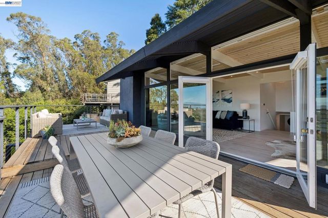 6801 ARMOUR DRIVE, Oakland, CA 94611