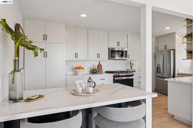 6801 ARMOUR DRIVE, Oakland, CA 94611