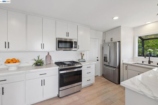 6801 ARMOUR DRIVE, Oakland, CA 94611