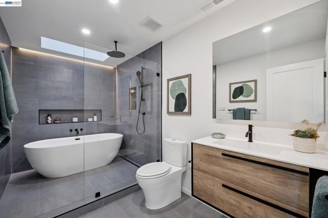 6801 ARMOUR DRIVE, Oakland, CA 94611