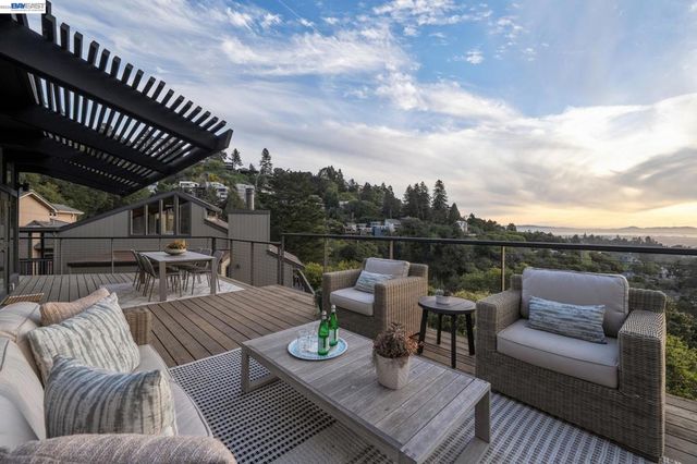 6801 ARMOUR DRIVE, Oakland, CA 94611