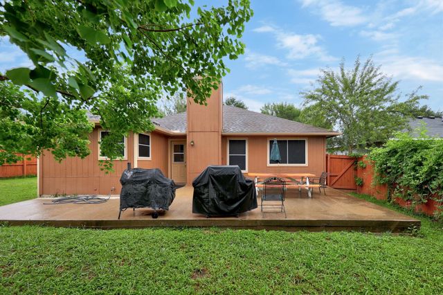 7200 Wardman DR, Del Valle, TX 78617