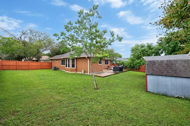 7200 Wardman DR, Del Valle, TX 78617