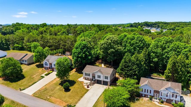 107 Cliffwood Drive, Hudson, NC 28638