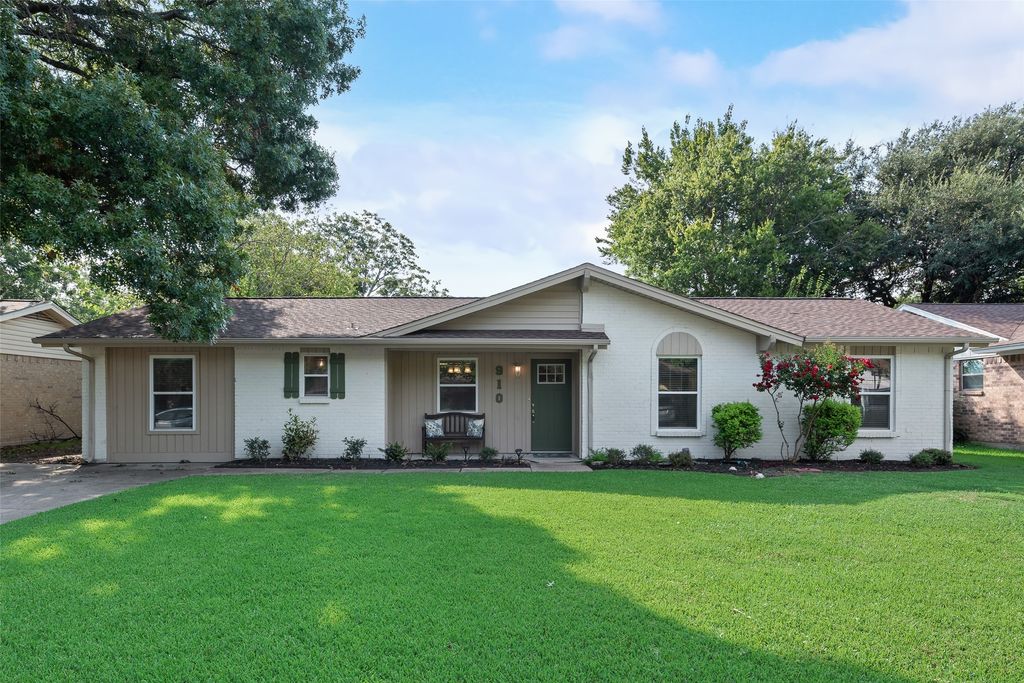 910 Downing Street, Forney, TX 75126