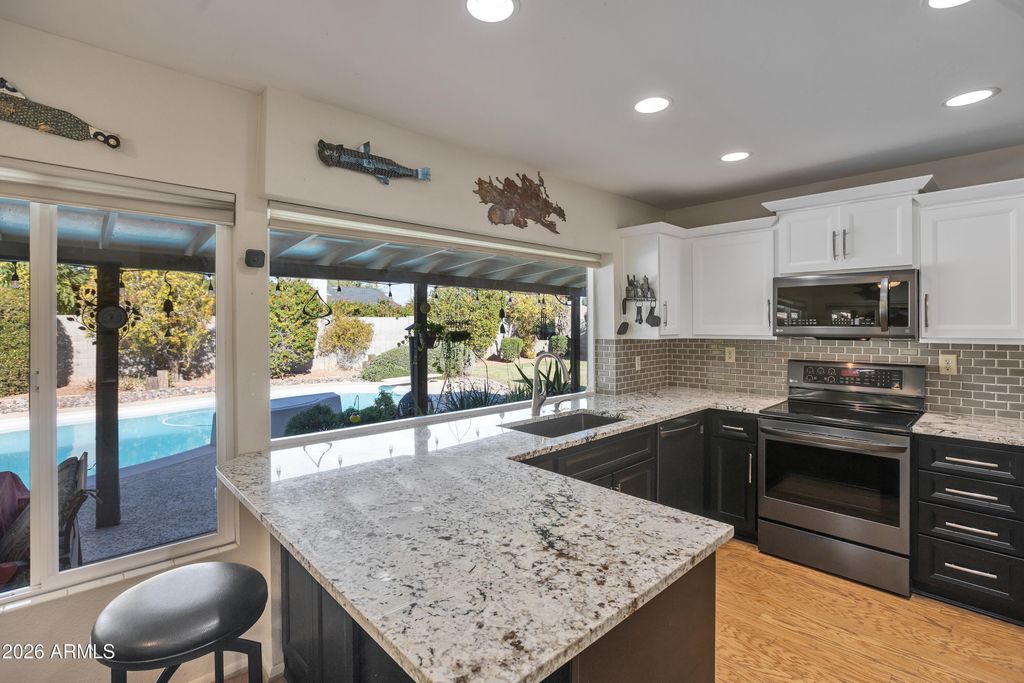 Image 10 of property listing at 2638 E DESERT COVE Avenue, Phoenix, AZ 85028