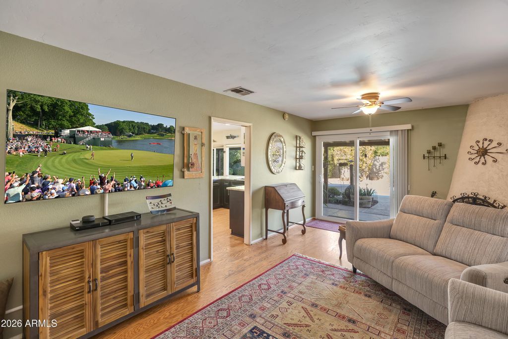 Image 13 of property listing at 2638 E DESERT COVE Avenue, Phoenix, AZ 85028