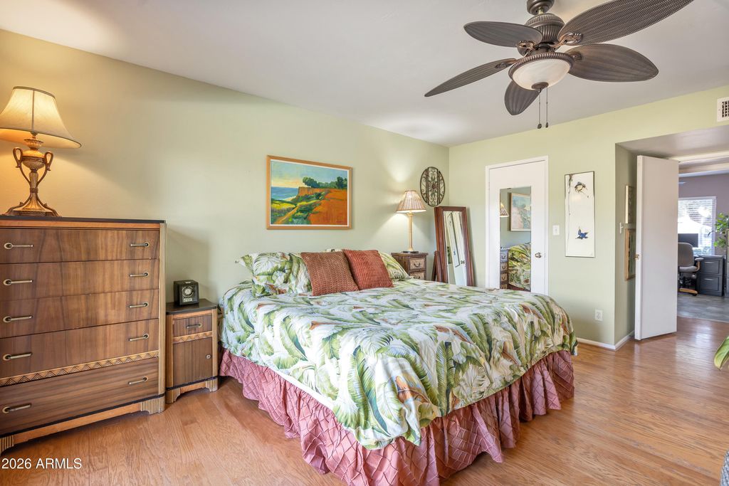 Image 16 of property listing at 2638 E DESERT COVE Avenue, Phoenix, AZ 85028