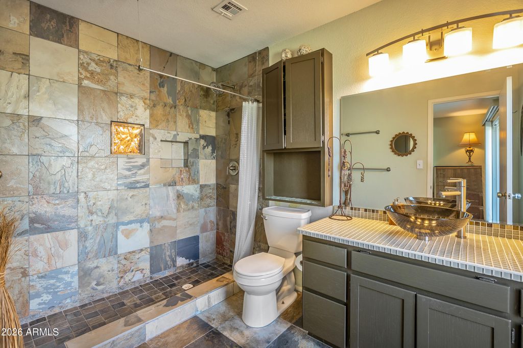 Image 17 of property listing at 2638 E DESERT COVE Avenue, Phoenix, AZ 85028