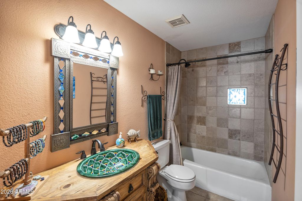 Image 20 of property listing at 2638 E DESERT COVE Avenue, Phoenix, AZ 85028