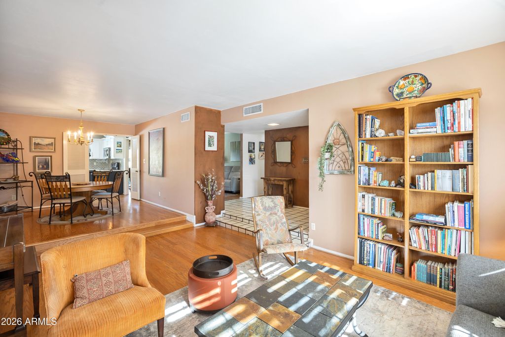 Image 6 of property listing at 2638 E DESERT COVE Avenue, Phoenix, AZ 85028