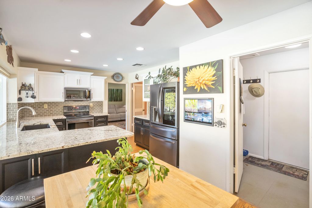 Image 9 of property listing at 2638 E DESERT COVE Avenue, Phoenix, AZ 85028