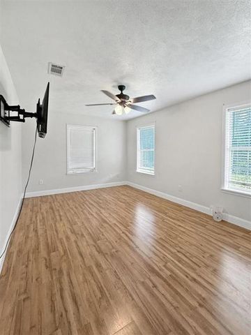 710 Woodland Dr Drive, Leesville, LA 71446