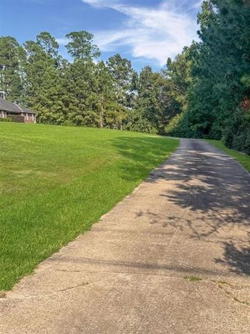 710 Woodland Dr Drive, Leesville, LA 71446