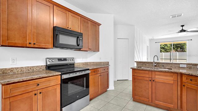 914 KNOLLWOOD DRIVE, Davenport, FL 33837