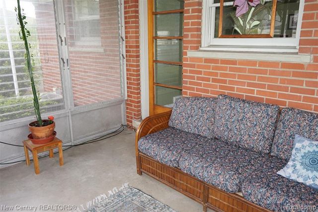 220 S Marias Avenue, Clawson, MI 48017