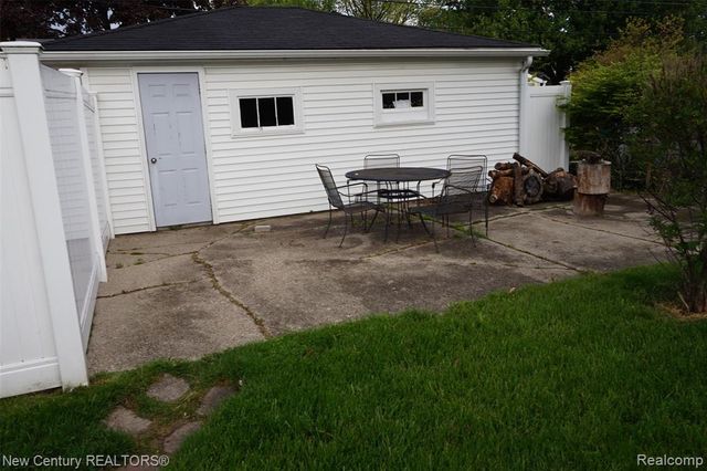 220 S Marias Avenue, Clawson, MI 48017