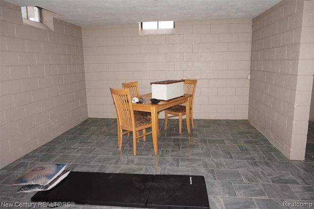 220 S Marias Avenue, Clawson, MI 48017
