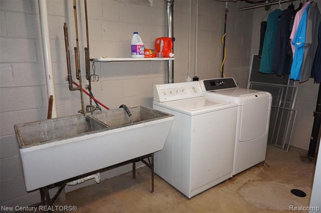 220 S Marias Avenue, Clawson, MI 48017