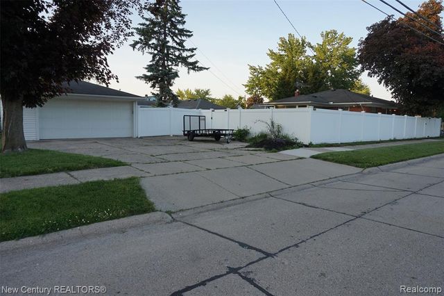 220 S Marias Avenue, Clawson, MI 48017