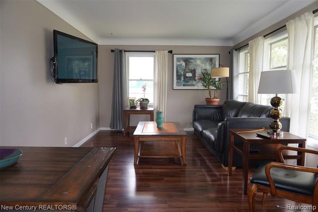 220 S Marias Avenue, Clawson, MI 48017