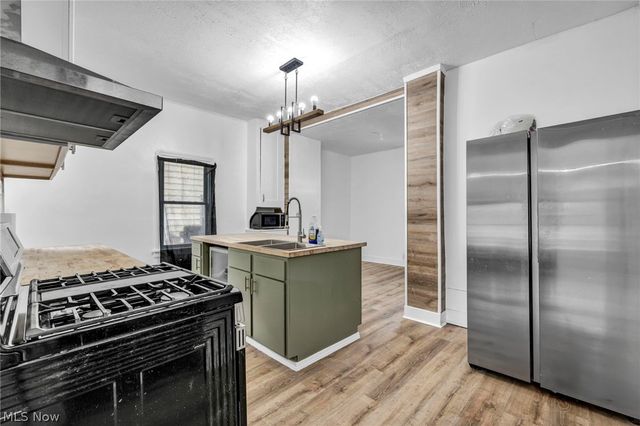 6923 Fullerton Avenue, Cleveland, OH 44105