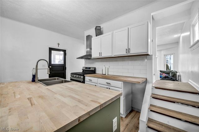 6923 Fullerton Avenue, Cleveland, OH 44105