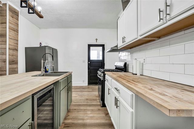 6923 Fullerton Avenue, Cleveland, OH 44105