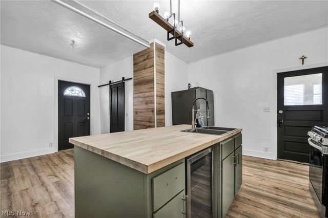 6923 Fullerton Avenue, Cleveland, OH 44105