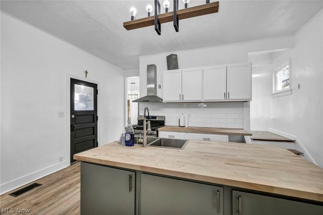 6923 Fullerton Avenue, Cleveland, OH 44105