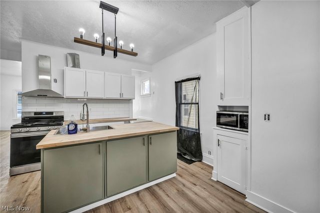 6923 Fullerton Avenue, Cleveland, OH 44105