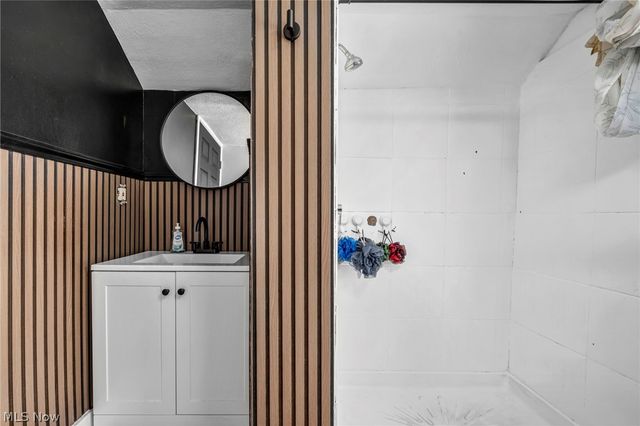 6923 Fullerton Avenue, Cleveland, OH 44105