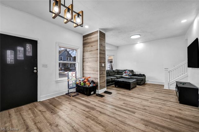 6923 Fullerton Avenue, Cleveland, OH 44105