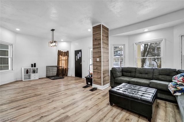 6923 Fullerton Avenue, Cleveland, OH 44105