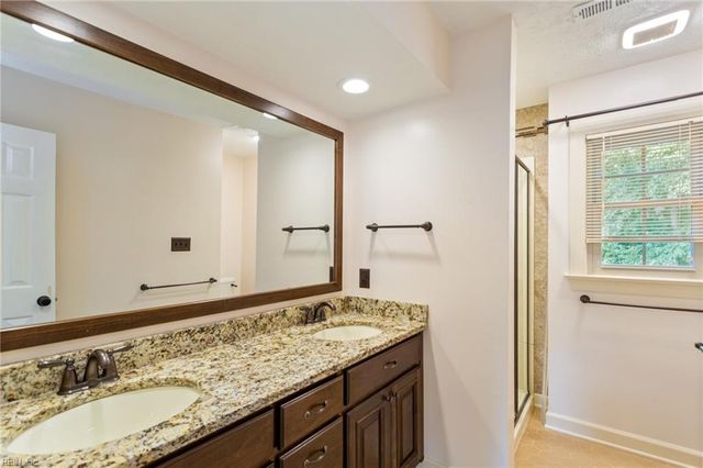 6 Kirby CT, Poquoson, VA 23662