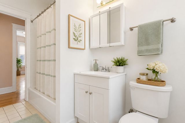 2051 E 72ND Place, Chicago, IL 60649