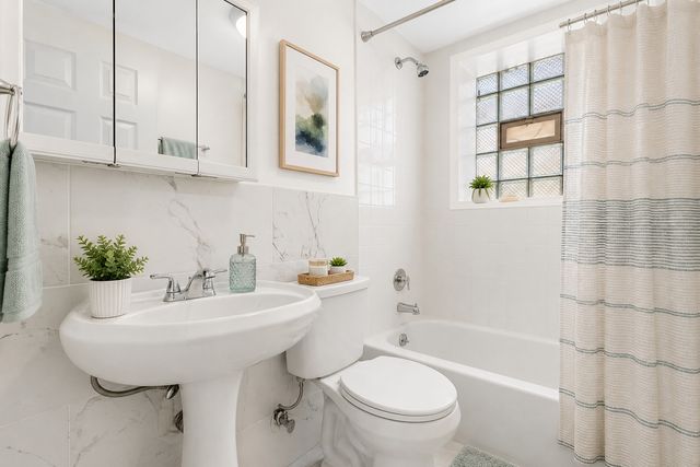 2051 E 72ND Place, Chicago, IL 60649