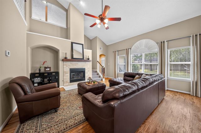 127 N Hawthorne Hollow Circle, The Woodlands, TX 77384