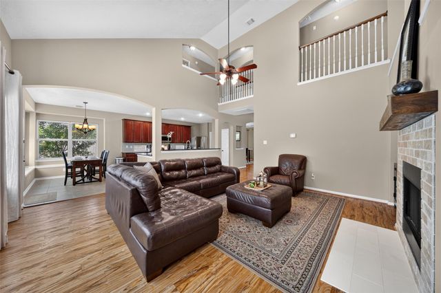 127 N Hawthorne Hollow Circle, The Woodlands, TX 77384