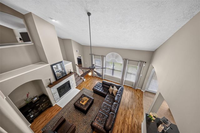 127 N Hawthorne Hollow Circle, The Woodlands, TX 77384