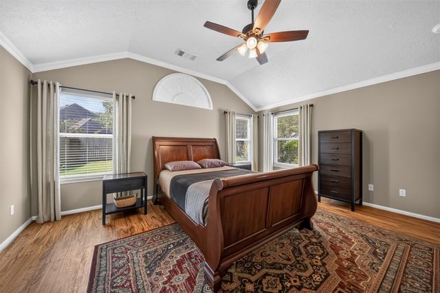 127 N Hawthorne Hollow Circle, The Woodlands, TX 77384