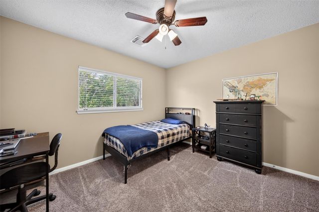 127 N Hawthorne Hollow Circle, The Woodlands, TX 77384
