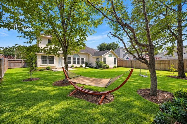 127 N Hawthorne Hollow Circle, The Woodlands, TX 77384